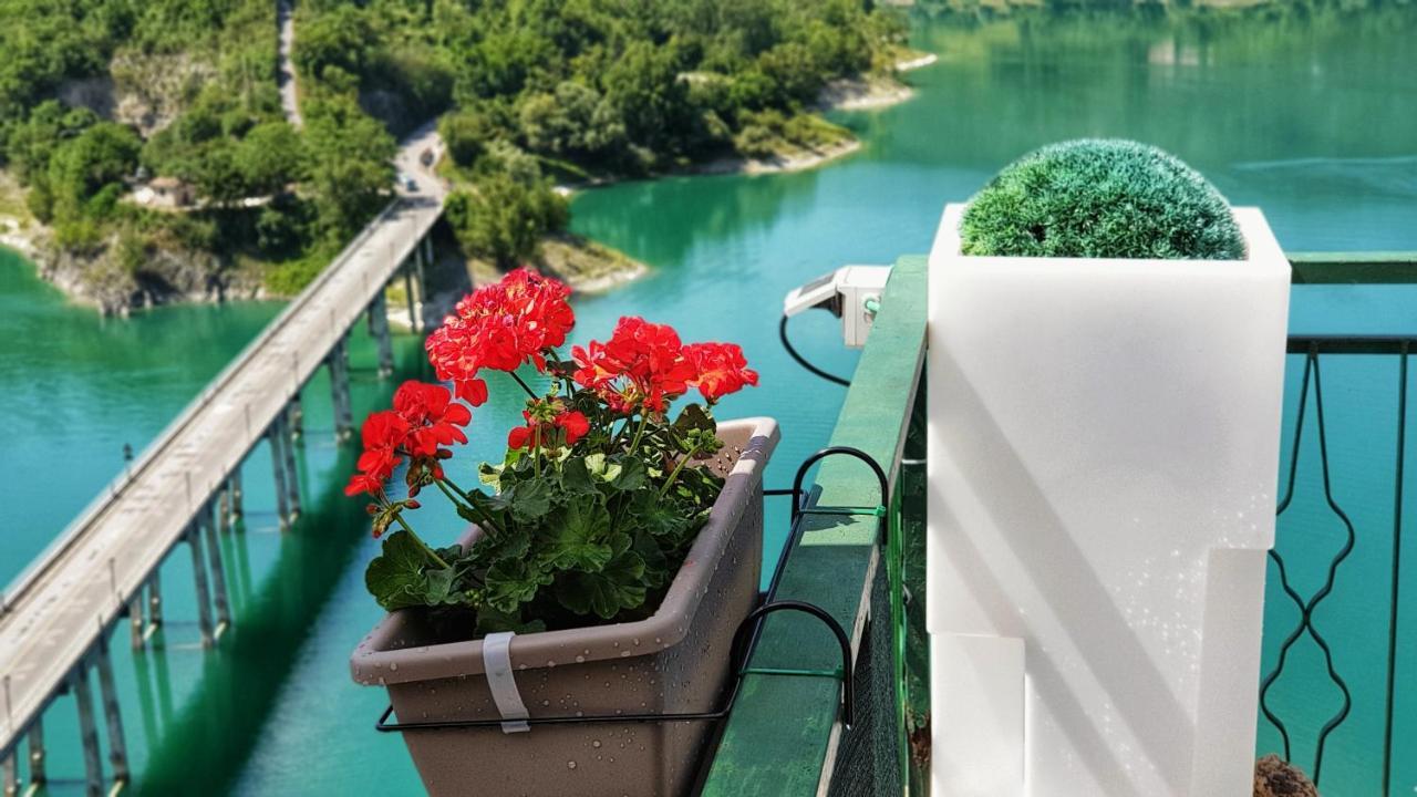 La Terrazza Sul Lago Turano Castel di Tora Eksteriør bilde