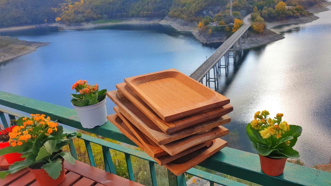 La Terrazza Sul Lago Turano Castel di Tora Eksteriør bilde