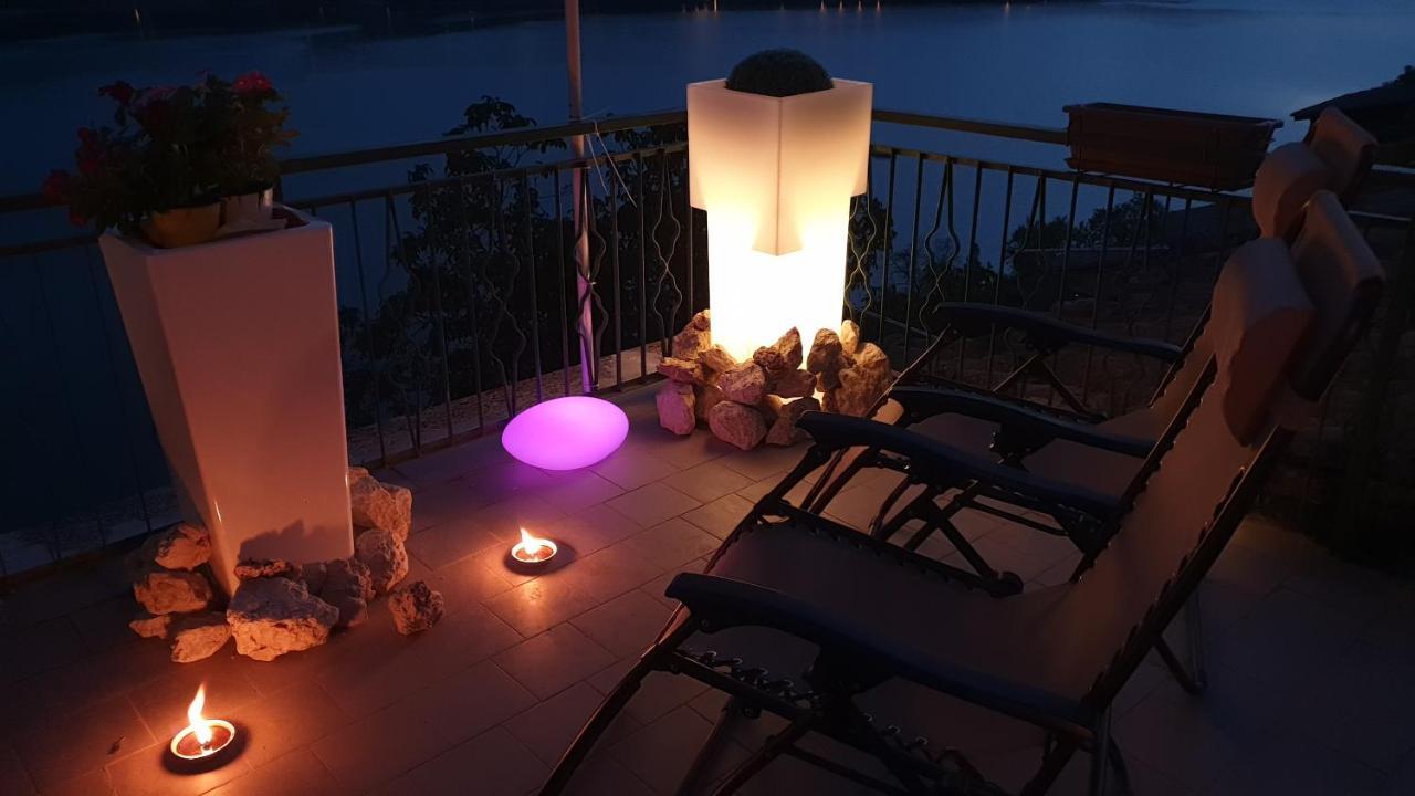 La Terrazza Sul Lago Turano Castel di Tora Eksteriør bilde