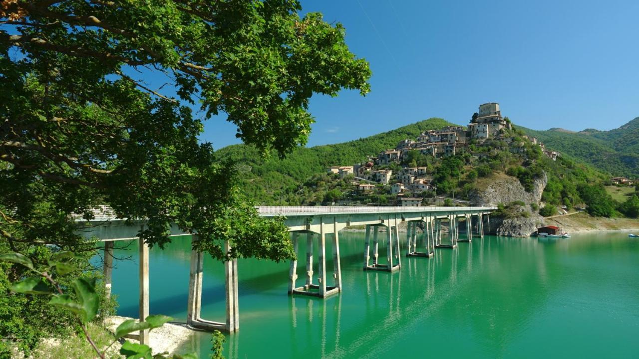 La Terrazza Sul Lago Turano Castel di Tora Eksteriør bilde
