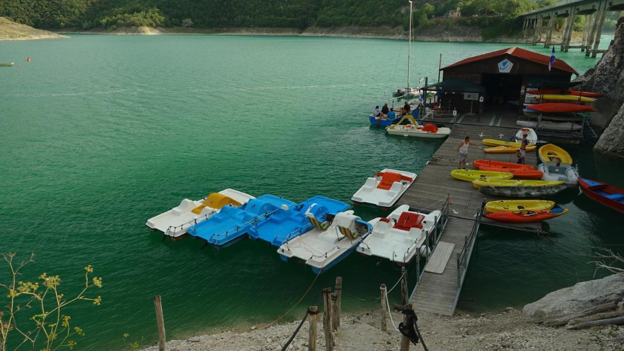 La Terrazza Sul Lago Turano Castel di Tora Eksteriør bilde