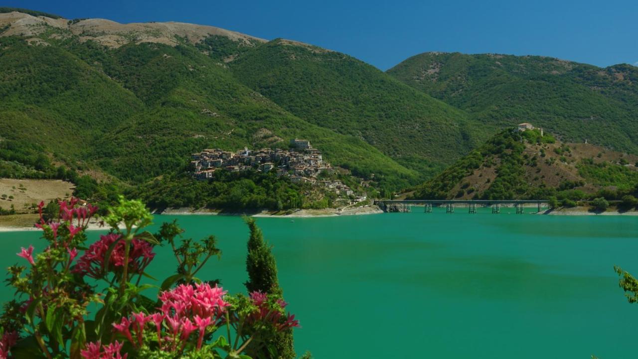 La Terrazza Sul Lago Turano Castel di Tora Eksteriør bilde