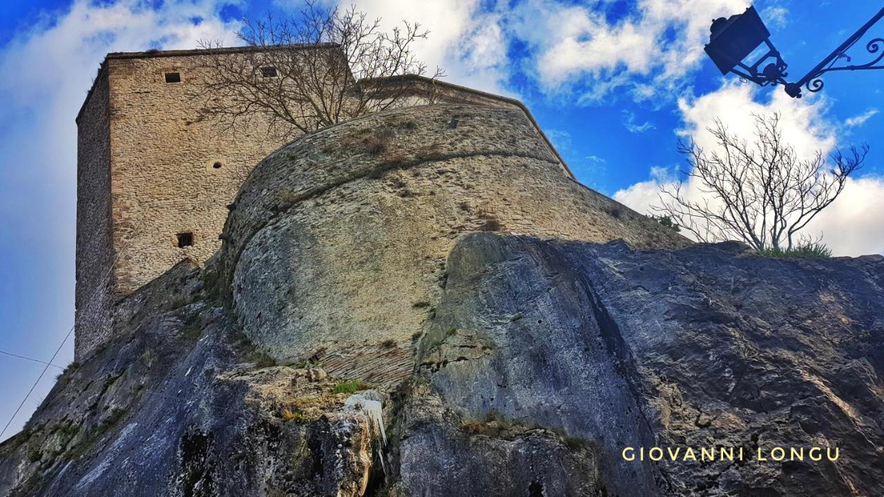 La Terrazza Sul Lago Turano Castel di Tora Eksteriør bilde