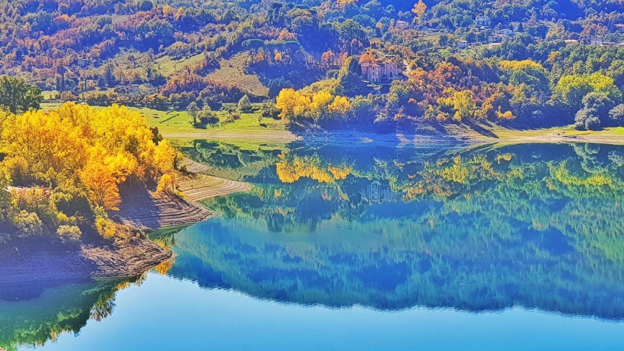 La Terrazza Sul Lago Turano Castel di Tora Eksteriør bilde