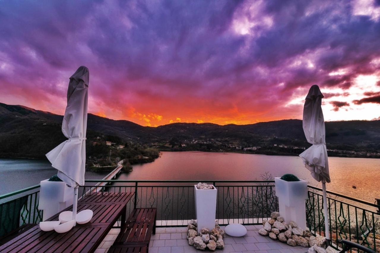 La Terrazza Sul Lago Turano Castel di Tora Eksteriør bilde