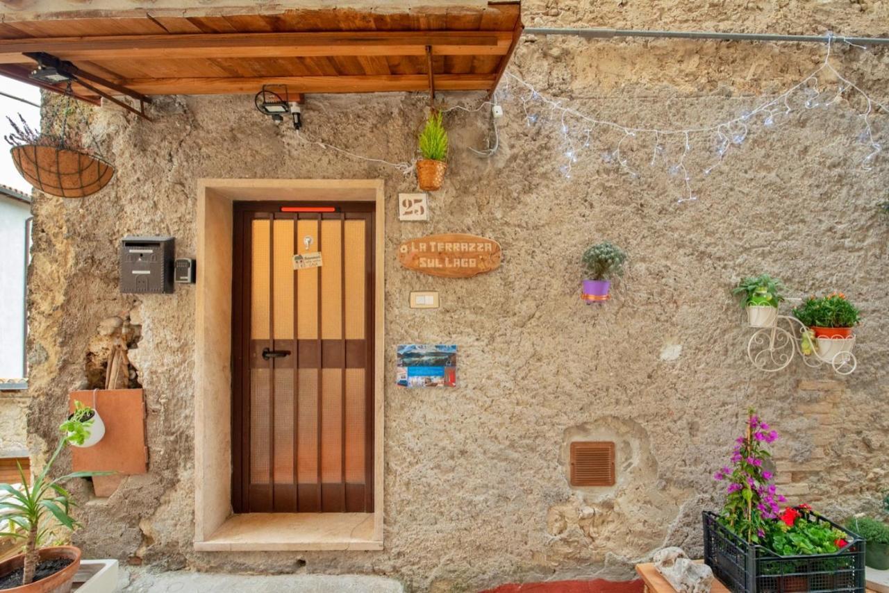 La Terrazza Sul Lago Turano Castel di Tora Eksteriør bilde