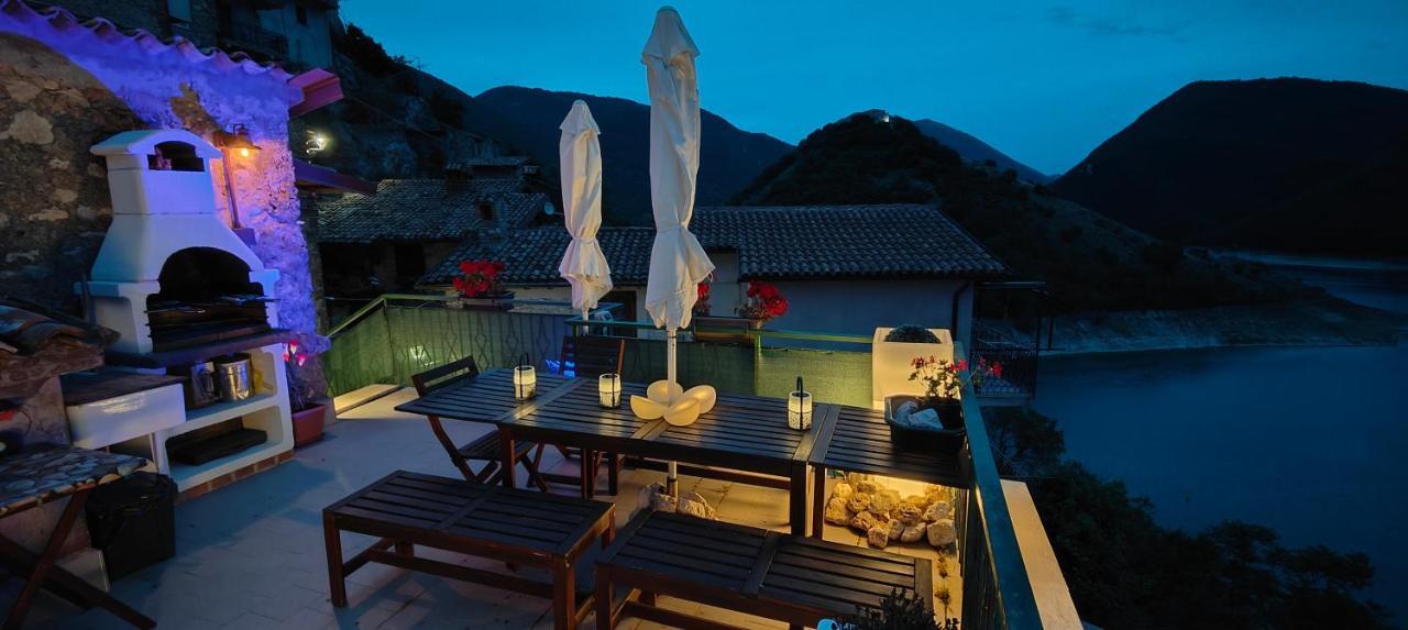 La Terrazza Sul Lago Turano Castel di Tora Eksteriør bilde