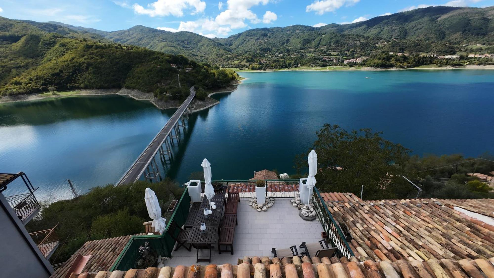 La Terrazza Sul Lago Turano Castel di Tora Eksteriør bilde